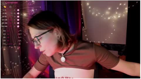 Snapshot of moon__girl chatting on December 6, 2024, 11:03 pm Roxy online show from December 6, 2024, 11:03 pm