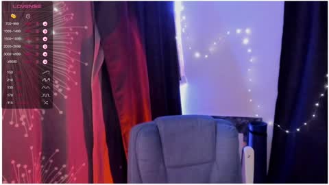 Snapshot of moon__girl chatting on February 25, 2025, 7:25 pm Roxy online show from February 25, 2025, 7:25 pm