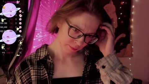 Snapshot of moon__girl chatting on November 22, 2025, 7:13 pm Roxy online show from November 22, 2025, 7:13 pm