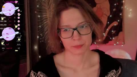 Snapshot of moon__girl chatting on December 4, 2025, 7:44 pm Roxy online show from December 4, 2025, 7:44 pm