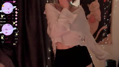 Snapshot of moon__girl chatting on February 23, 2026, 7:44 pm Roxy online show from February 23, 2026, 7:44 pm