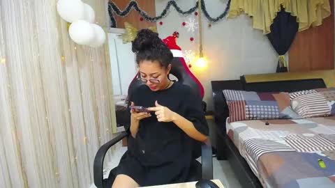 moon_and_fire_ online show from December 1, 2025, 5:23 am