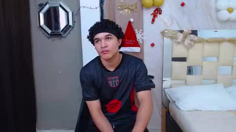 moon_and_fire_ online show from December 14, 2025, 3:01 am