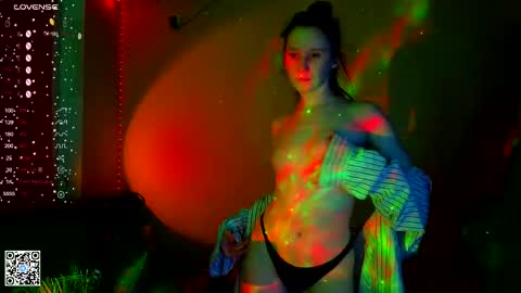 Lola online show from March 5, 2025, 5:50 pm