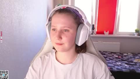 Lola online show from September 24, 2025, 1:36 pm