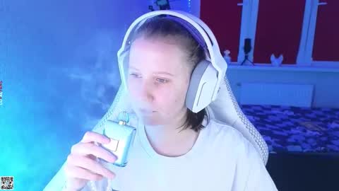 Lola online show from October 10, 2025, 4:39 pm