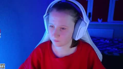 Lola online show from October 14, 2025, 3:35 pm