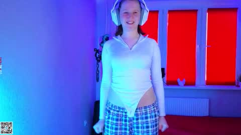 Lola online show from November 11, 2025, 6:57 am