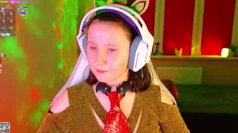 Lola online show from December 15, 2025, 5:06 pm