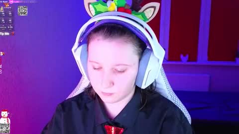 Lola online show from December 17, 2025, 3:40 pm