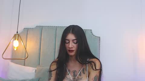 Snapshot of moon_blue95 chatting on April 14, 2026, 9:21 pm Moon online show from April 14, 2026, 9:21 pm