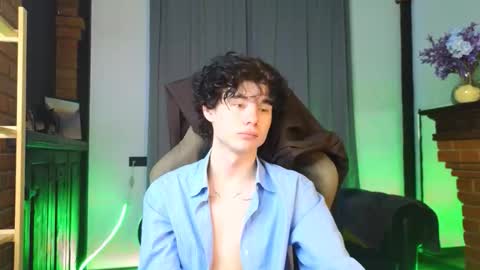 Snapshot of moon_gloww chatting on February 15, 2026, 10:14 am moon_gloww online show from February 15, 2026, 10:14 am