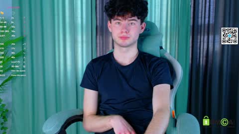 moon_gloww online show from April 9, 2026, 6:19 am