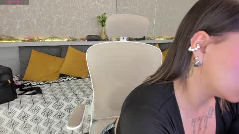 Sarah online show from April 21, 2026, 11:29 pm