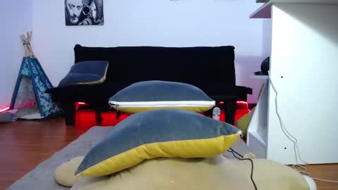 Luna online show from January 3, 2025, 11:01 pm