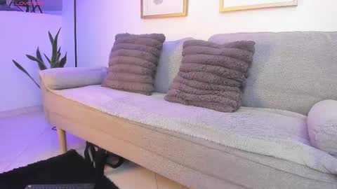 Snapshot of moon_shaddow chatting on May 1, 2026, 3:33 am Moon online show from May 1, 2026, 3:33 am