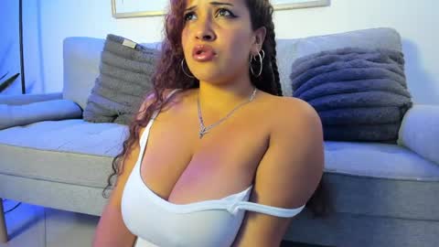 Snapshot of moon_shaddow chatting on May 28, 2026, 3:15 am Moon online show from May 28, 2026, 3:15 am