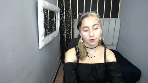 MOON SHUT online show from March 5, 2026, 12:23 pm