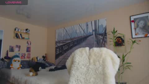 Snapshot of moon_sugar_ chatting on July 28, 2026, 1:32 pm Keira online show from July 28, 2026, 1:32 pm