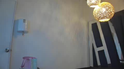 Luna  online show from March 4, 2025, 6:50 pm