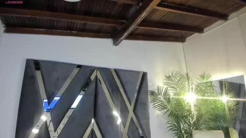 Luna  online show from September 14, 2025, 2:05 pm