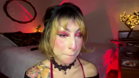 Cinna online show from November 21, 2025, 9:02 pm