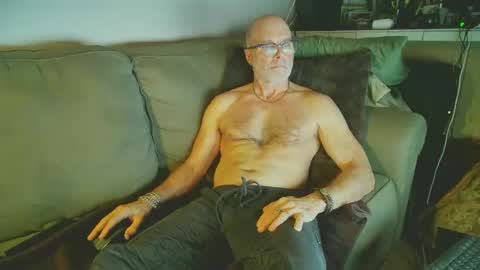 moondanceraa online show from February 9, 2025, 2:28 am