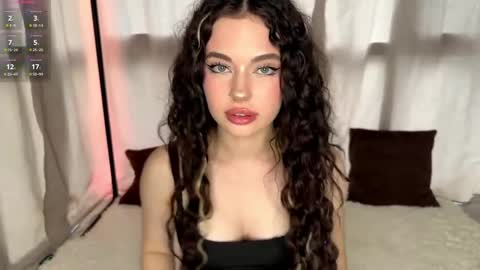 moonfaairy online show from April 22, 2026, 3:46 pm