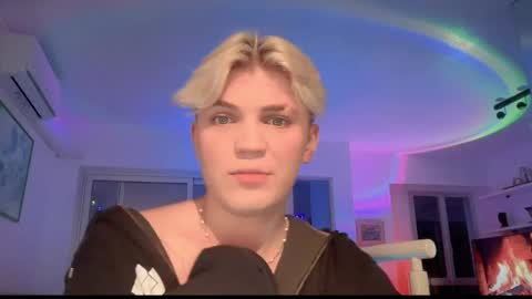 moonflamek online show from February 22, 2026, 7:12 pm