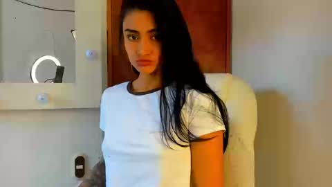 moonie_baddie31 online show from September 11, 2025, 6:19 pm