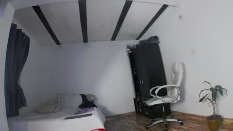 moonie_baddie31 online show from February 25, 2026, 4:05 pm