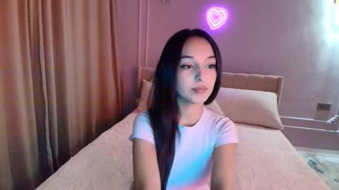 Mia online show from November 22, 2025, 11:31 am