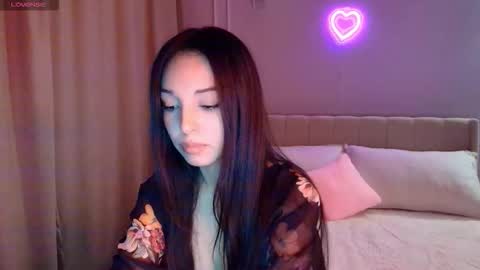 Mia online show from November 24, 2025, 3:01 pm