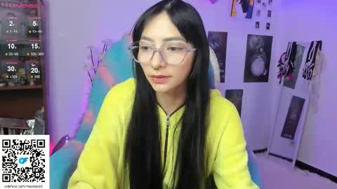 MOON  online show from October 29, 2025, 11:39 pm