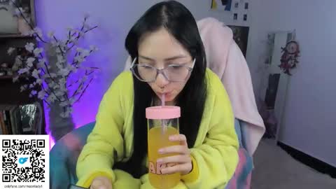 MOON  online show from November 16, 2025, 4:07 am