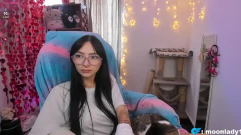 MOON  online show from April 24, 2026, 9:39 pm