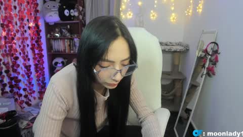 Snapshot of moonlady_ chatting on May 2, 2026, 12:26 am MOON online show from May 2, 2026, 12:26 am