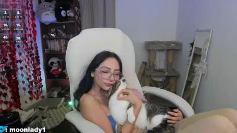 Snapshot of moonlady_ chatting on May 22, 2026, 2:19 am MOON online show from May 22, 2026, 2:19 am