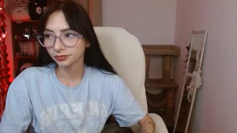 Snapshot of moonlady_ chatting on May 26, 2026, 3:35 am MOON online show from May 26, 2026, 3:35 am