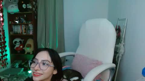 Snapshot of moonlady_ chatting on May 28, 2026, 4:10 am MOON online show from May 28, 2026, 4:10 am