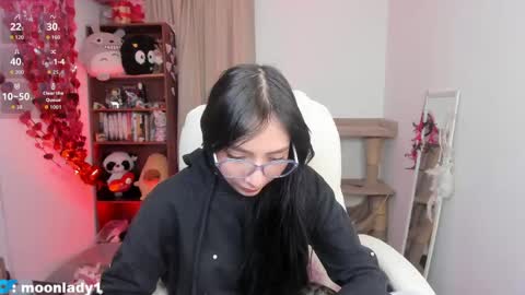 Snapshot of moonlady_ chatting on June 1, 2026, 12:56 am MOON online show from June 1, 2026, 12:56 am