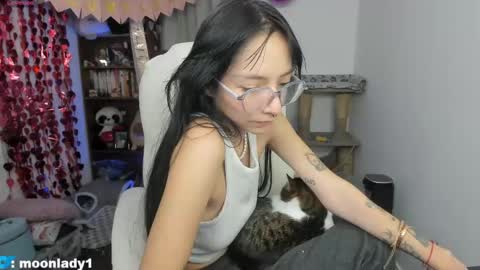 Snapshot of moonlady_ chatting on June 8, 2026, 4:13 am MOON online show from June 8, 2026, 4:13 am