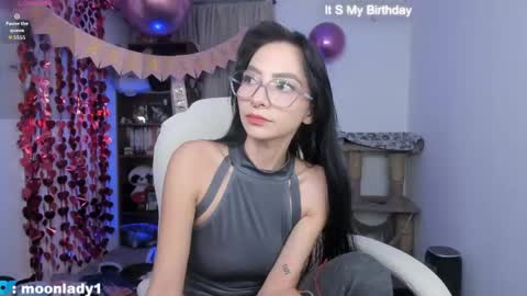 Snapshot of moonlady_ chatting on June 9, 2026, 12:00 am MOON online show from June 9, 2026, 12:00 am