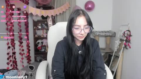 Snapshot of moonlady_ chatting on June 11, 2026, 2:33 am MOON online show from June 11, 2026, 2:33 am