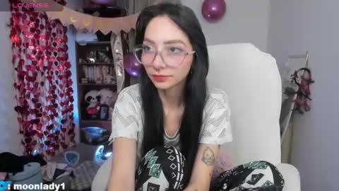 Snapshot of moonlady_ chatting on June 15, 2026, 12:57 am MOON online show from June 15, 2026, 12:57 am