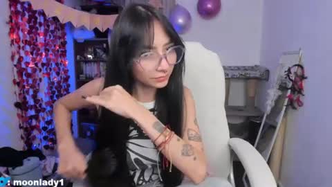 Snapshot of moonlady_ chatting on June 19, 2026, 3:44 am MOON online show from June 19, 2026, 3:44 am