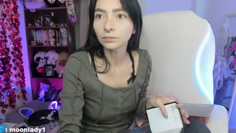 Snapshot of moonlady_ chatting on July 22, 2026, 10:01 pm MOON online show from July 22, 2026, 10:01 pm