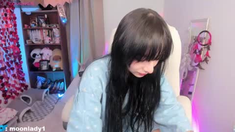 Snapshot of moonlady_ chatting on July 27, 2026, 1:23 am MOON online show from July 27, 2026, 1:23 am