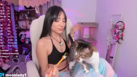 Snapshot of moonlady_ chatting on July 31, 2026, 2:44 am MOON online show from July 31, 2026, 2:44 am