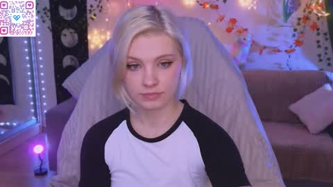 Mia   online show from November 15, 2025, 7:10 pm